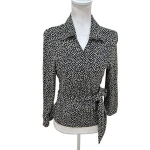 Talbots Black/cream Patterned wrinkle resistant wrap collared Blouse size medium